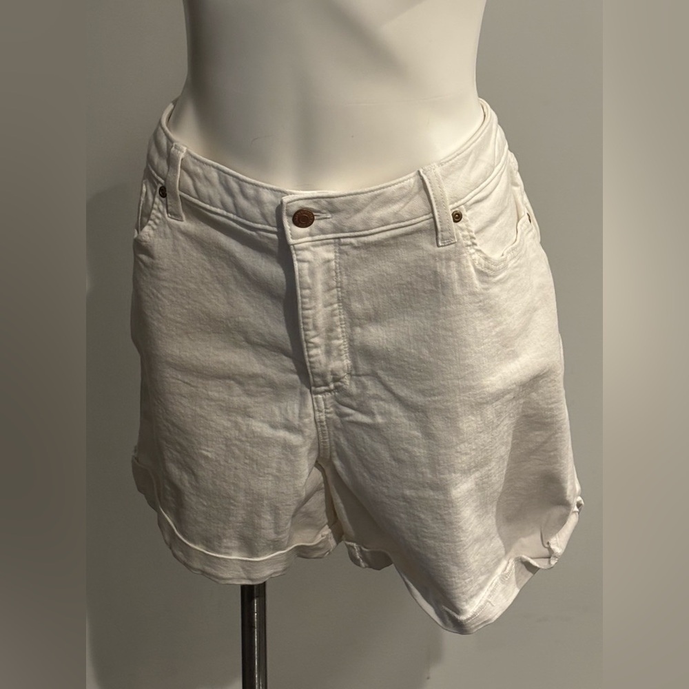 Sonoma Women's Off-White Jean Shorts Size 18